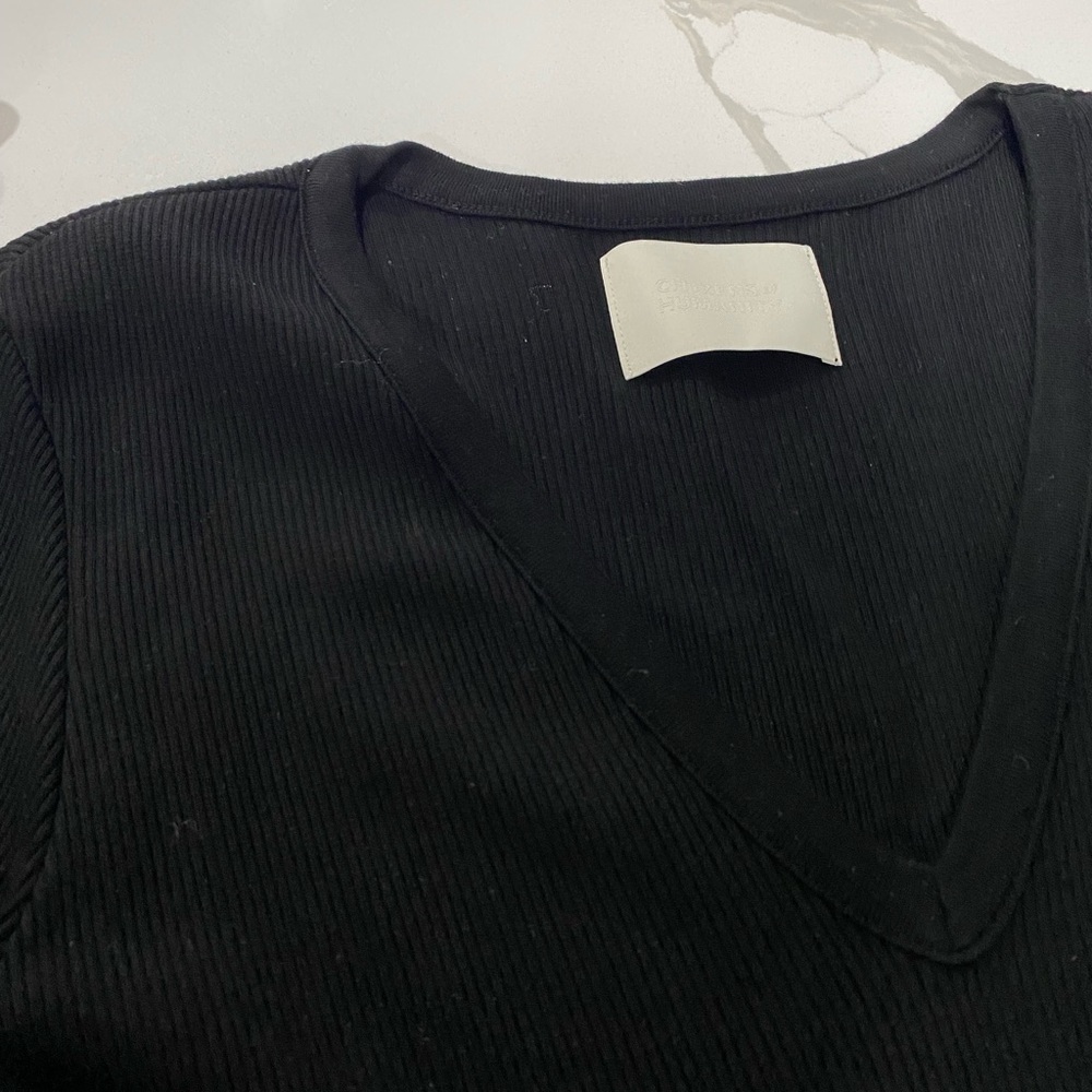 Citizens of Humanity black v-neck - Picture 4 of 11